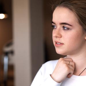 Eyebrows shape and tint